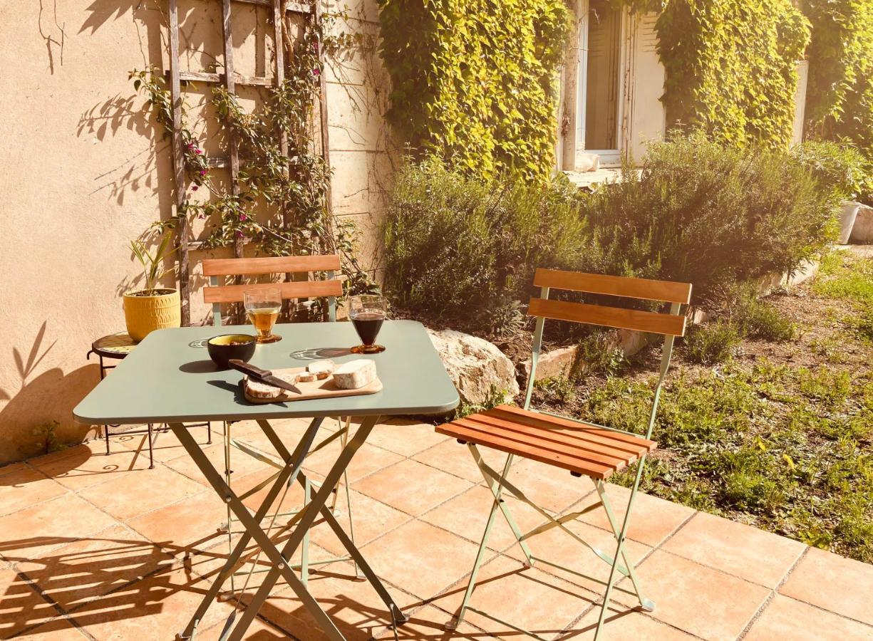 Bed and Breakfast Le Repaire De La Reveuse Saint-Frajou Exteriér fotografie